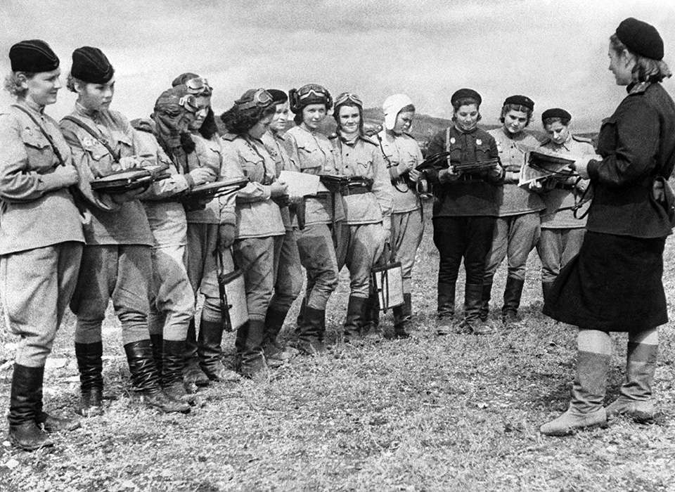 Top Photo: Deputy Commander Serafima Tarasovna Amosova assigns a combat mission to the pilots of the 46th Guards Night Bomber Aviation Regiment. September 15, 1943. Wikimedia Commons