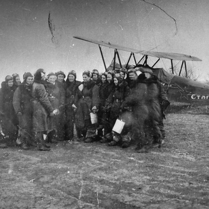 Group photo of female pilots of the 46th Guards NBAP in front of the U-2 Gelendzhik aircraft. Wikimedia Commons